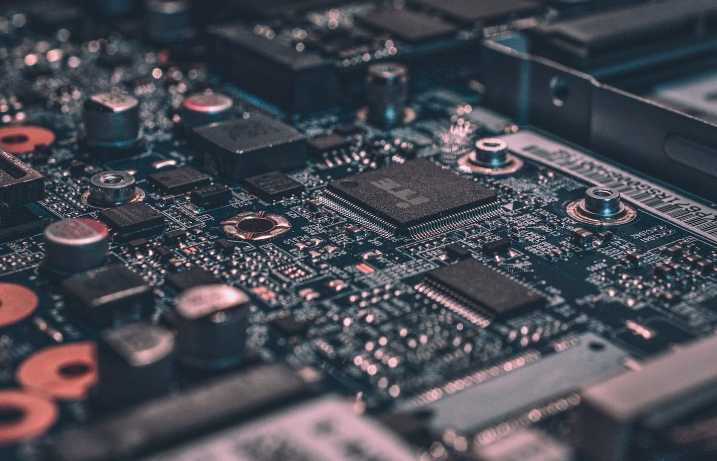 Detalhe de componentes eletrônicos e tecnologia